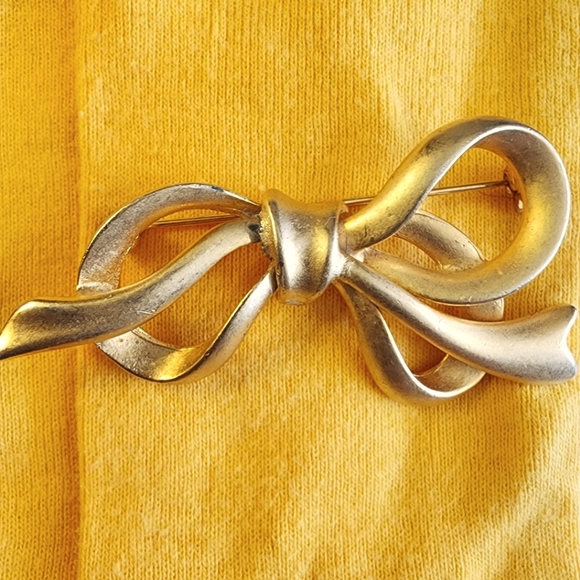 unknown Jewelry - Vintage Polished Goldtone Ribbon Pin or Brooch